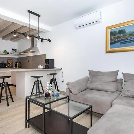 2 Bedroom Lovely Apartment In Blace Blace
