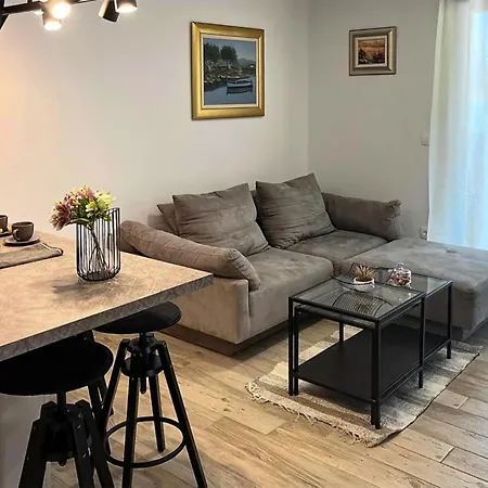 2 Bedroom Lovely Apartment In Blace Apartamento *