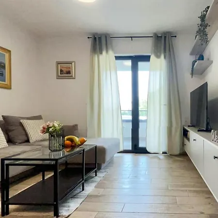 Apartamento 2 Bedroom Lovely Apartment In Blace *